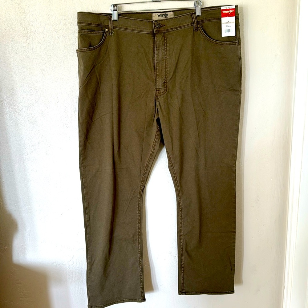 NWT Men's WRANGLER AUTHENTICS Khaki Brown Jeans, Straight Leg, Size 42 x 30